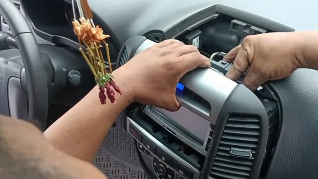 How to Remove the 2011 Hyundai Santa Fe Stereo Head Unit смотреть онлайн
