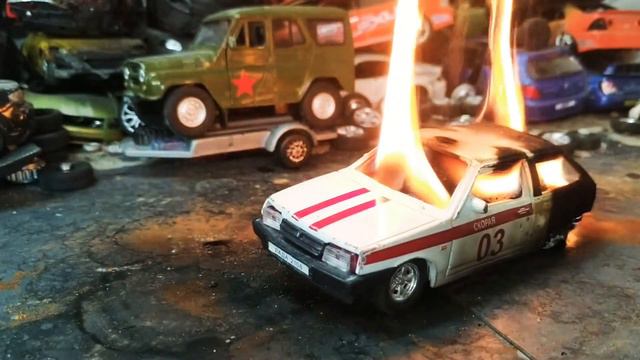 Машина горит // ЛАДА 2108 гори гори ясно // Красиво сгорела машинка в масштабе 1:36 #сжег машину# смотреть онлайн