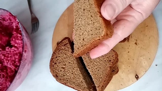 Закусочные Бутерброды с Селёдкой и Свёклой. Ну очень вкусно! Универсальная закуска с селёдкой. смотреть онлайн