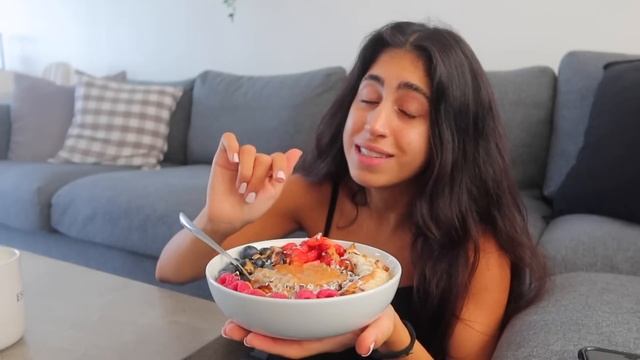 6:00AM REALISTIC Day In The Life✨ what I eat in a day, living alone, home workout, being productive смотреть онлайн