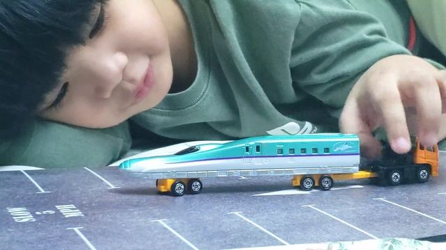 [Showcase] No.122 Tomica Mitsubishi Fuso Super Great Shinkansen Series H5 Transporterトミカ смотреть онлайн