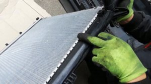 Потёк радиатор охлаждения. Как обнаружить течь в радиаторе.