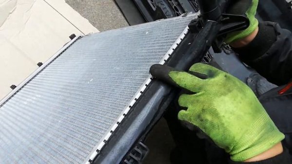 Потёк радиатор охлаждения. Как обнаружить течь в радиаторе.