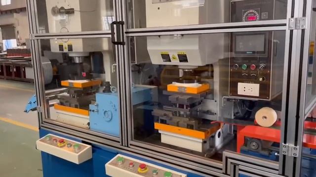 станок для производства Ячеистый потолок Грильято смотреть онлайн