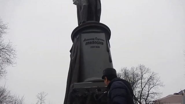 Москва | Чистые пруды. Памятник Грибоедову смотреть онлайн