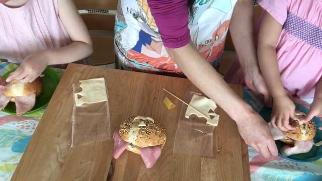 Have Fun With Kids! Cats' Hanami (Cherry Blossom Viewing) - How to Make Cats with Bread Rolls смотреть онлайн