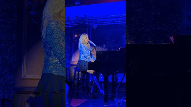 Debbie Gibson's 35th anniversary performance of Out Of The Blue LIVE 8.18.22 at 54 Below in NYC смотреть онлайн