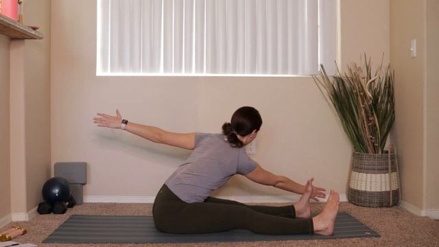 BEGINNER PILATES WARM UP // follow along Pilates warm up, connect mind & muscle смотреть онлайн