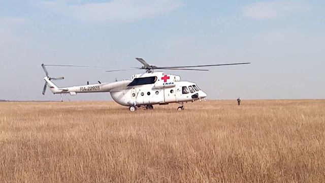 Аткарск. Взлёт медицинского вертолёта.