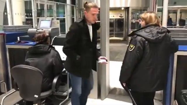 Рамки в аэропорту смотреть онлайн