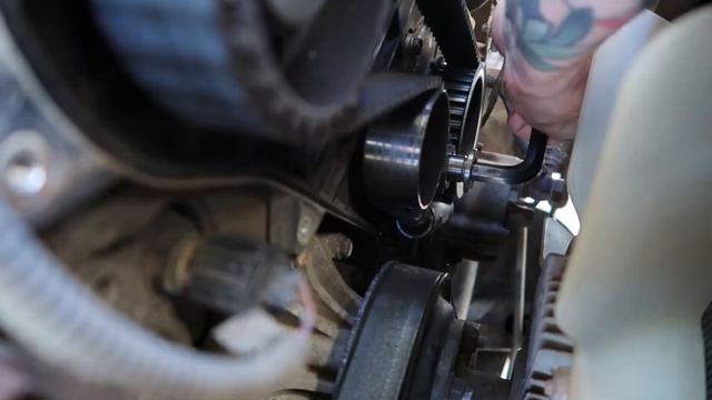 HOW TO CHANGE a Toyota Hilux 3lt D4D Timing Belt смотреть онлайн