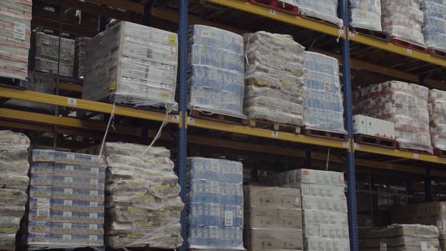 Life in the warehouse at the Henderson Group смотреть онлайн