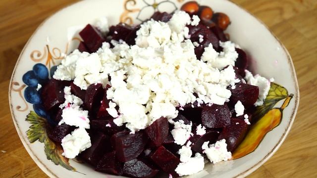 Салат из свеклы с сыром фета. Быстрый, вкусный и полезный! смотреть онлайн