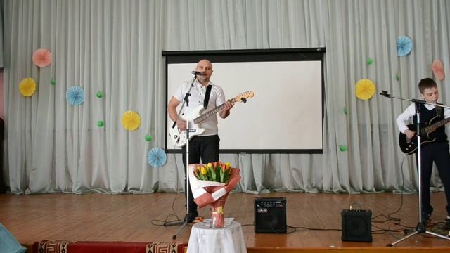 Девушка по городу...( Ю-Питер кавер) смотреть онлайн