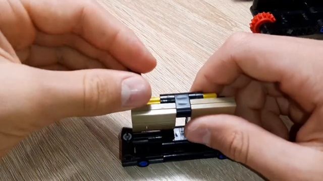 Делаем бампер, салон "Гусеничный внедорожник" из LEGO TECHNIC [Часть2] смотреть онлайн
