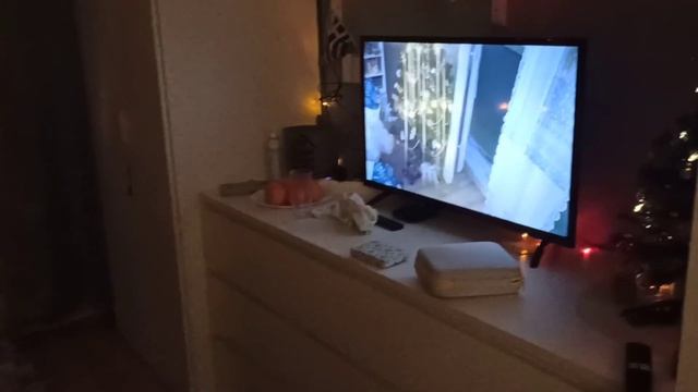 Смотрим как скрытая камера засняла деда Мороза. смотреть онлайн