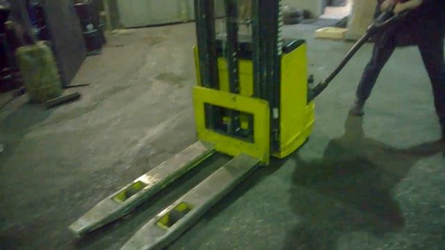Электроштабелер Komatsu MWS10-1R. 2007 г.в. 1500 моточасов смотреть онлайн