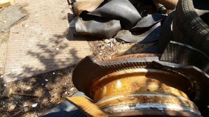 Как снять резину  с диска без услуг шиномонтажа!