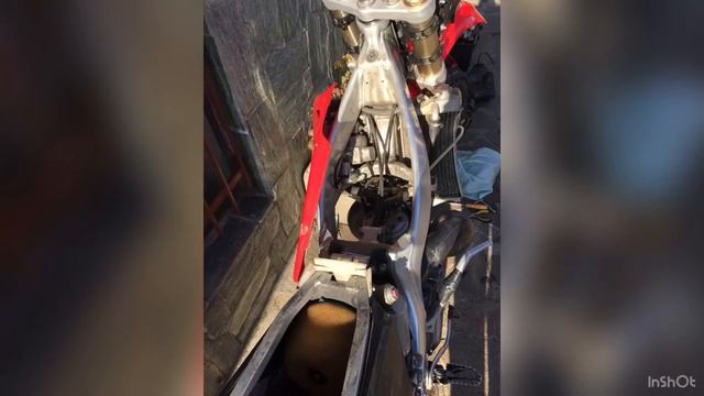Honda CR 250 Motard - Crazy transformation (pt.1) смотреть онлайн