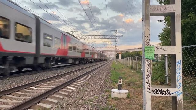 Ласточка ЭС2Г - 128 у станции Останкино смотреть онлайн