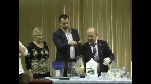 Демонстрация эффективности фильтра очистки воды Амвэй «e-spring».