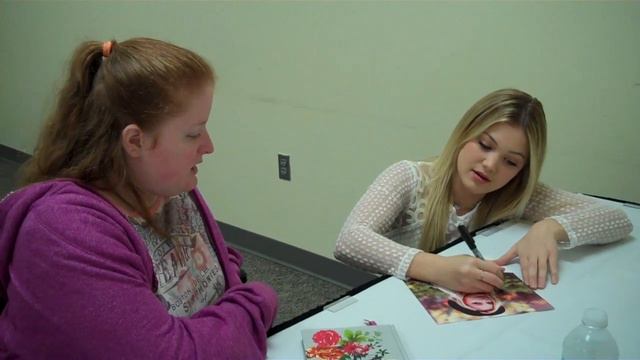 Katy Bowersox Meeting Olivia Holt смотреть онлайн