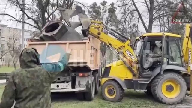 В Харькове, без решения суда или горсовета снесли памятник Жукову. смотреть онлайн