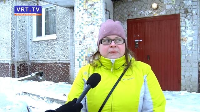 Опасное соседство. Как и когда управляющая компания укрепит козырек над подъездом. смотреть онлайн