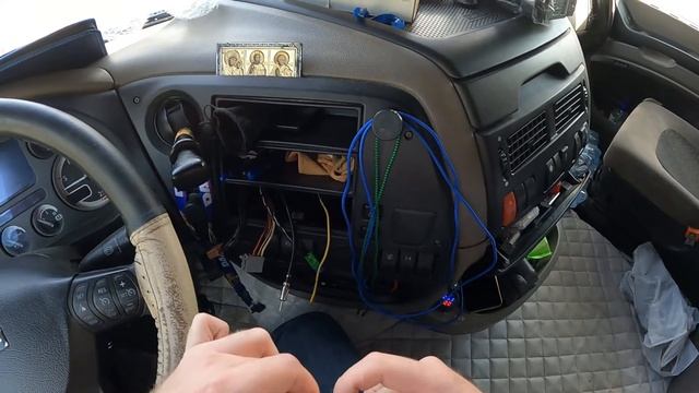 Подключаем магнитолу 12В в DAF 105. смотреть онлайн