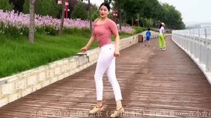 Зажигалочка Цинцин танцует шаффл I Schuffle Qingqing