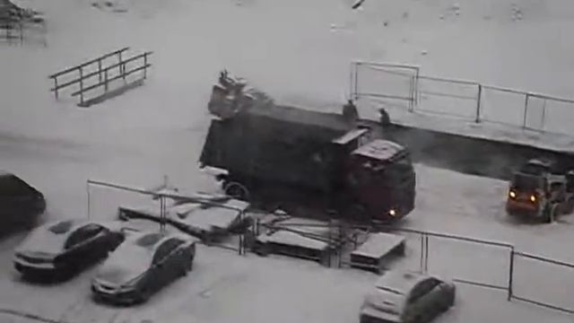 Укладка асфальта в метель. смотреть онлайн