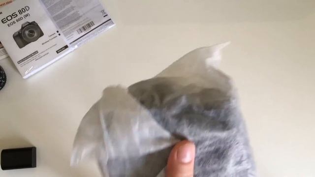 Canon EOS 80D Unboxing and quick look at what's inside the box смотреть онлайн