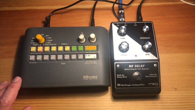 Korg KR Mini Drum Machine and Moog Delay Patterns смотреть онлайн