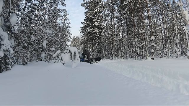BRP Lynx 69 Yeti по глубокому снегу. Stels Viking 600. Нужны ли расширители лыж на снегоходе. смотреть онлайн