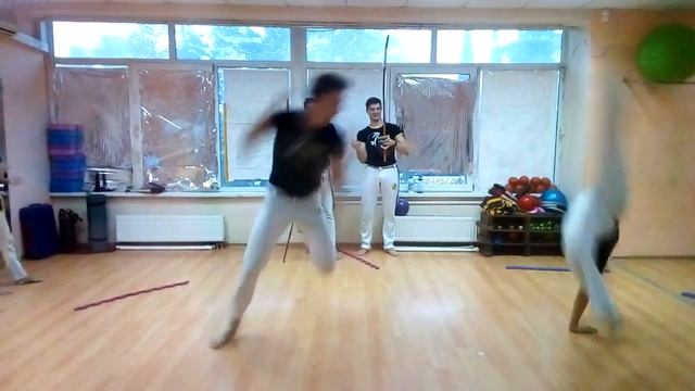 Красивое соло тренеров капуэро после вручения поясов. смотреть онлайн