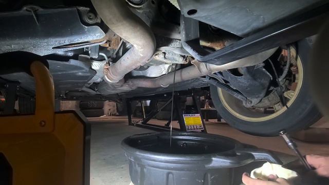 Mercedes-Benz Rear Differential Service (Fluid Change) l DIY How To l C Class & GLK - W204 / X204 смотреть онлайн