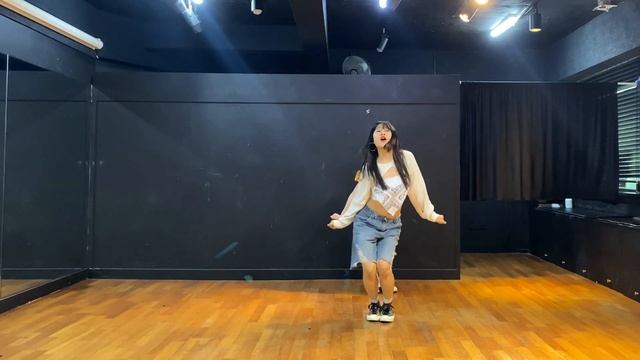 ITZY(있지) - SNEAKERS(스니커즈) 2인 안무 거울모드 댄스커버ㅣDANCECOVERㅣMIRRORED смотреть онлайн