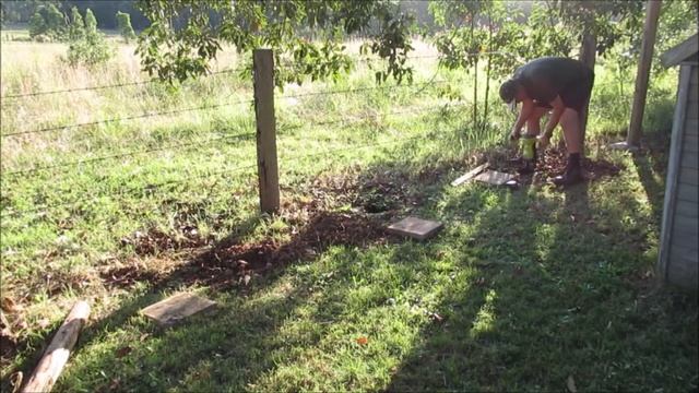 How to Build a Post and Rail fence with wire mesh Part 1 смотреть онлайн