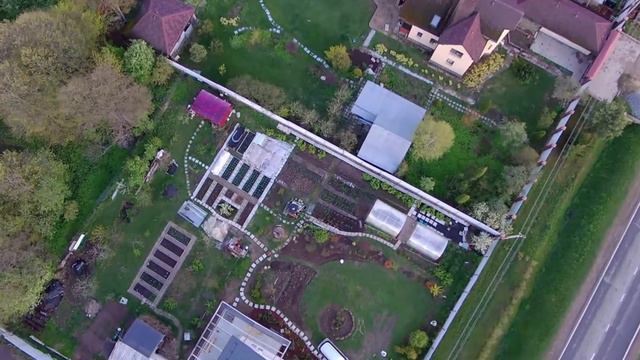 Полёт над домом смотреть онлайн