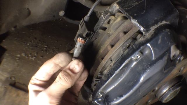 Mercedes-Benz S320 (W220) как поменять передние тормозные колодки смотреть онлайн