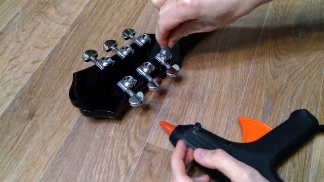 Как разобрать литой гитарный колок