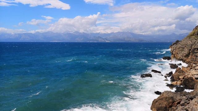 Скалистый берег, Море, Волны, Прибой смотреть онлайн