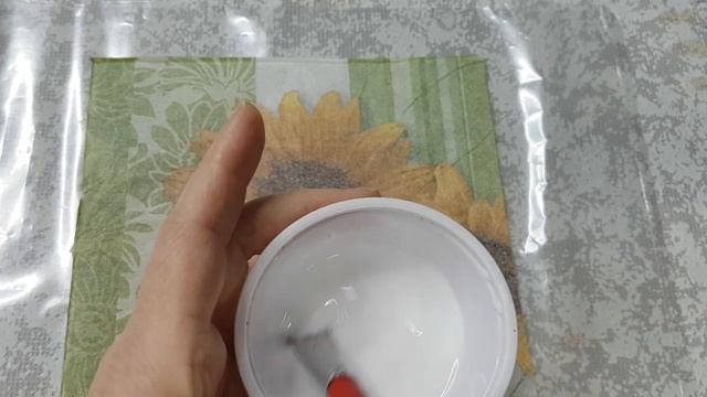 Плетение конфетницы из бумажных трубочек.1 ч. Круглое дно из CDдиска. Декупаж. Онлайн урок 11.01.21 смотреть онлайн
