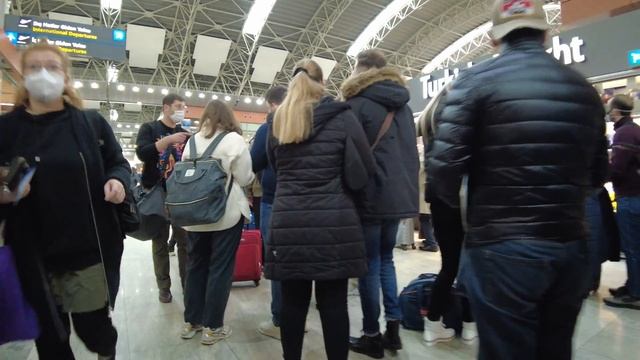 Sabiha Gökçen Airport on a chaotic travel day in January 2022 смотреть онлайн