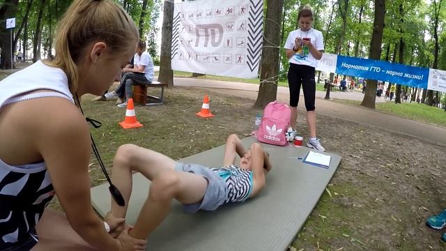 110 отжиманий//День физкультурника 2017 в Калуге. смотреть онлайн