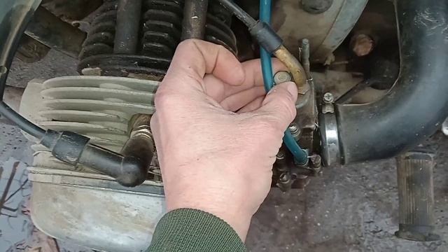 мотоцикл Урал после двухнедельного простоя заводим на холодную смотреть онлайн