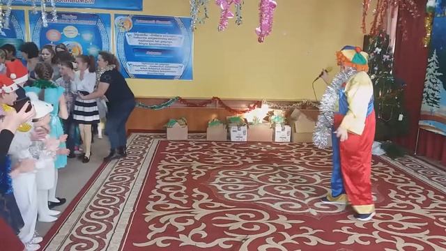 Новогодняя ёлка в детской деревне смотреть онлайн