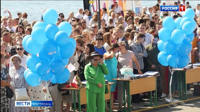Торжественное вручение дипломов выпускникам КГУ прошло на набережной Волги смотреть онлайн