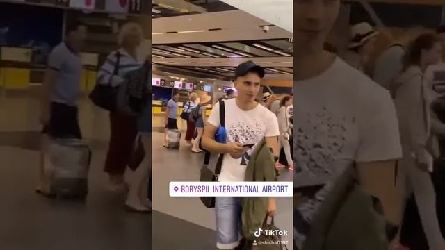 Edward Bill изменяет своей жене !! Аэропорт , скрытая камера смотреть онлайн