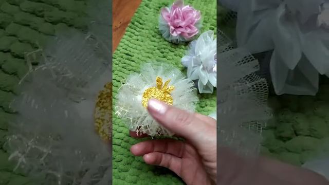 И снова заколочки и резиночки для волос. Их можно делать бесконечно и всегда разные. смотреть онлайн